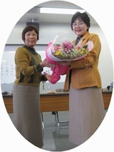 花束贈呈　　　　須磨支部　